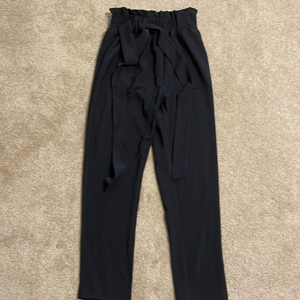 Grace Karin Black Cropped Paper Bag waist pants. Size: Small